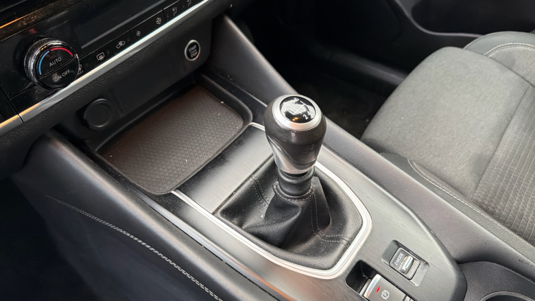 Nissan Qashqai 1.3 DiG-T MH N-Connecta 5dr Petrol Hatchback